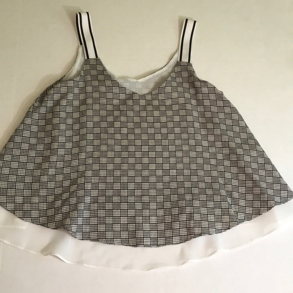 Black & White Contrast Pattern Top - Picture 2 of 7